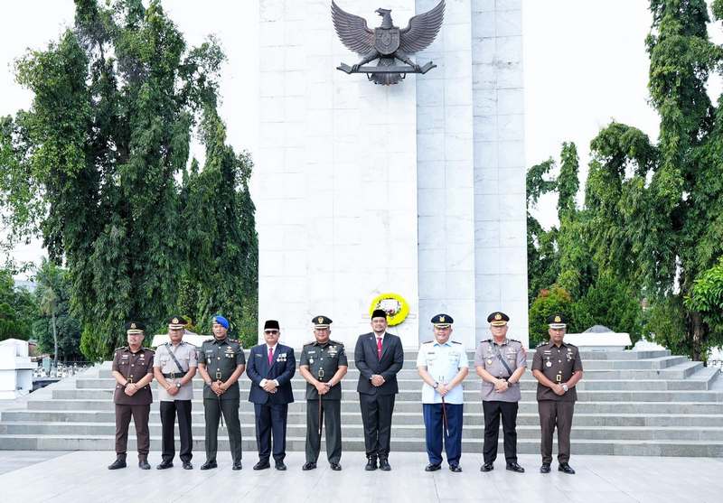 Jelang Hut Kota Medan Ke 434, Wali Kota Medan Ziarahi Makam Mantan Wali Kota Medan dan Gubsu