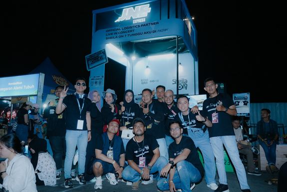 Semarak Konser Sheila On 7 Tunggu Aku Di Medan Bersama JNE