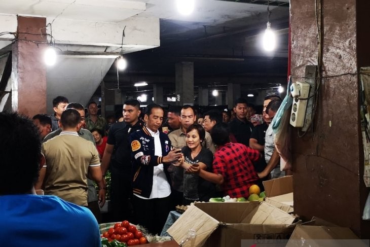 Lihat Kondisi Pasar Tradisional Jokowi Singgah ke Pasar Petisah