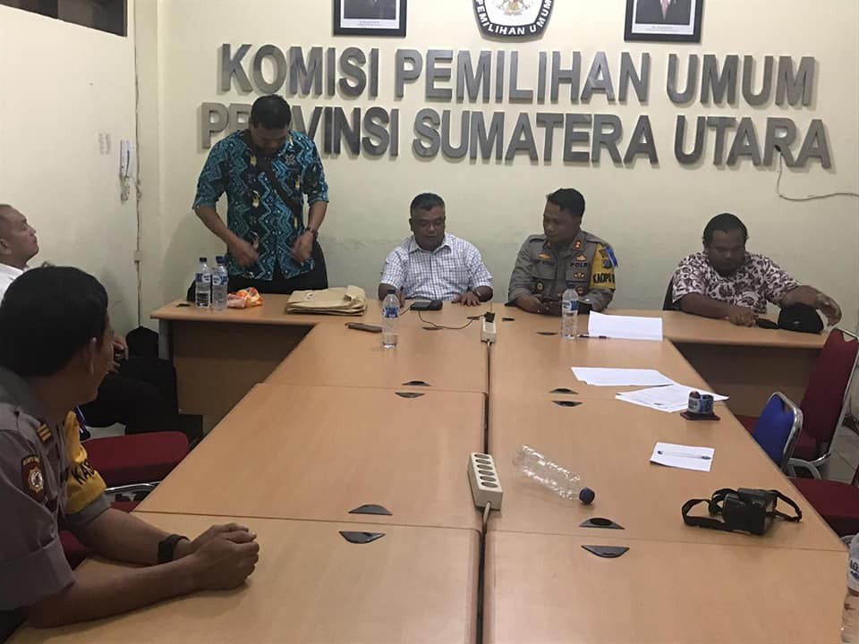 Kapolres Tanah Karo Kawal Pergeseran  Logistik Pleno Tanah Karo ke KPU Sumut