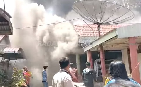 Satu Unit Rumah Hangus Terbakar di Pangambatan