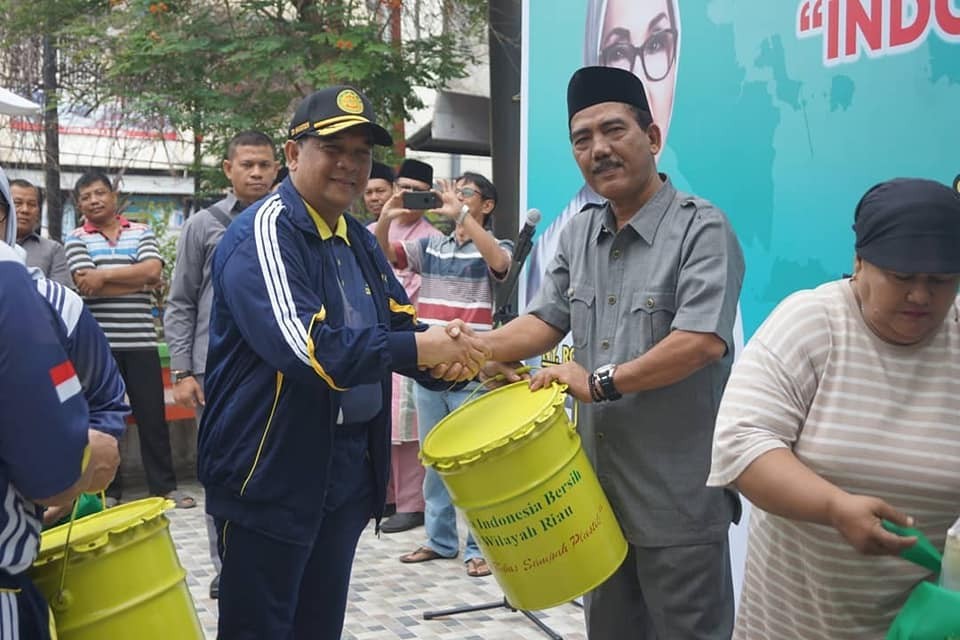 Kejati Riau Ajak Jajarannya Peduli Sampah