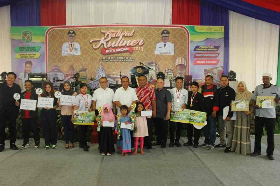 Seribuan Pengunjung Ramaikan Penutupan Festival Kuliner Kota Medan (FKKM) di Lapangan Merdeka