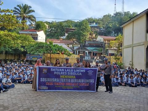 Satuan Lalu Lntas Polres Sibolga Gelar Police Goes to School di SMPN 2 Sibolga