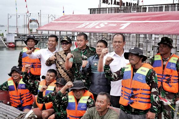 Pemkab Simalungun Terima Hibah 1 Unit Kapal Ponton Dari KASAD TNI AD