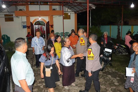 Wakapolres Kunjungi Gereja HKBP dan GKPS di Perbaungan