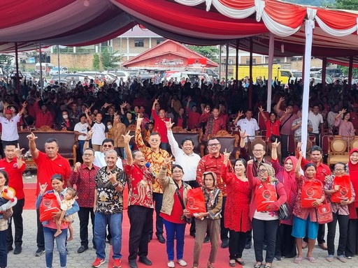 Open House Ketua PDI Perjuangan Sumut Meriah di Samosir