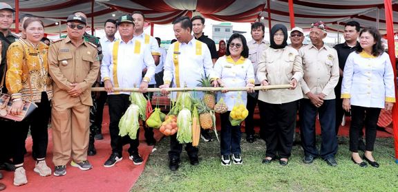 Bupati Simalungun Resmikan Pasar Tani dan Bazar Panen Petani Tahun 2024