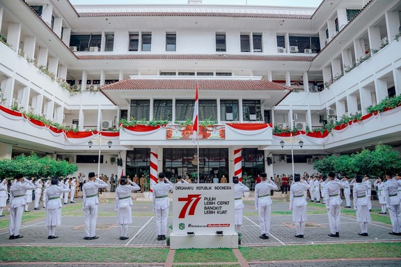 Wali Kota Medan Kukuhkan 42 Anggota Paskibra HUT RI ke-77
