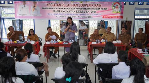 Kabar Baik! 20 Warga Toba Dilatih Bikin Suvenir Ulos, Pulang Bawa Mesin Jahit