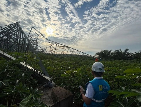 Cuaca Ekstrem Robohkan 12 Tower Transmisi, Ganggu Sistem Kelistrikan Sumut