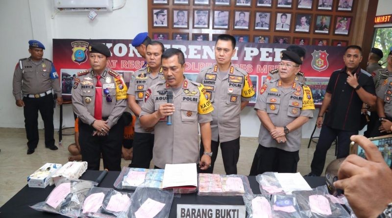 Kapolrestabes Medan Dampingi Kapolda Sumut Press Release Tindak Pidana Pencurian Dengan Kekerasan 