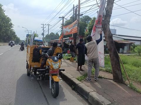 Polri Bersama TNI, Panwaslu, dan Satpol PP Lakukan Penertiban APK Secara Serentak di Sumut