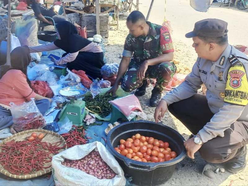 Monitoring Harga Sembako, Polsek Kotarih Sambangi Pasar Tradisional