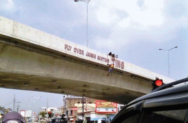 Diduga Stres, Anggota Polisi Loncat Dari Jembatan Fly Over Jamin Ginting