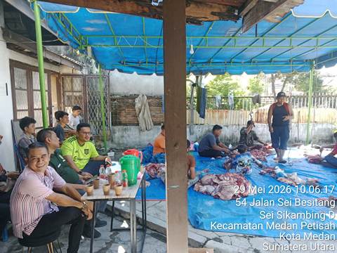 PWPM Sembelih Dua Sapi Kurban Bantuan Wali Kota Medan Rico Waas