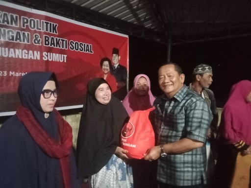 Ramadhan Berkah, Ketua DPD PDI Perjuangan Sumut Kunjungi Kecamatan Harian