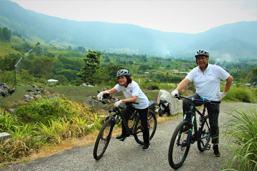 Promosikan Wisata Silalahi, Bupati Keliling Dengan Sepeda Santai