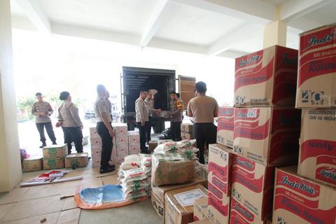 Kapolres Sergai Kirim Bantuan Sembako untuk Korban Bencana Alam di Langkat, Sibolga, dan Tapteng