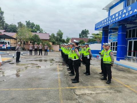 Satlantas Polres Sergai Atur Lalu Lintas Pagi dan Beri Imbauan Tertib Berkendara