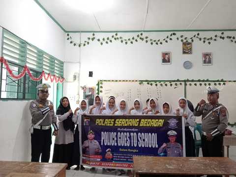 Sat Lantas Polres Serga Giat  Police Goes To School Jelaskan Kamseltibcar ke Pelajar