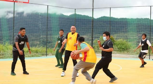 Resmikan Lapangan Basket Sindeka Bupati Berharap Spirit dan Semangat Baru Lahir