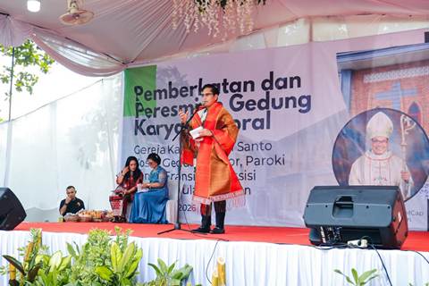 Resmikan Gedung Karya Pastoral Stasi St. Yosep, Rico Waas: Rawat Anak, Rawat Bangsa