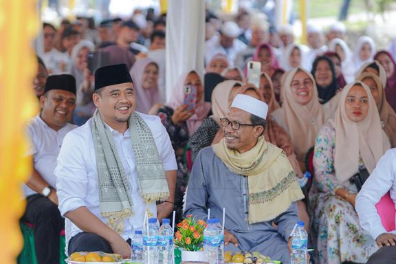 Bobby Nasution Kunjungi Pimpinan Pondok Pesantren se-Tabagsel dan Ziarah Makam Tuan Guru Nabundong 