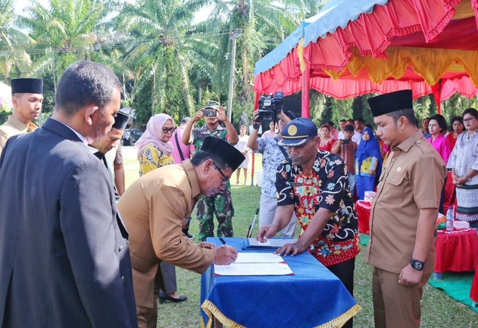 Bupati Tapanuli Tengah Lantik Pejabat Administrator Pemkab Tapanuli Tengah