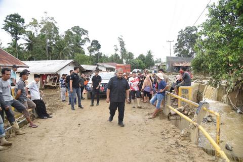 Langkah Cepat Bupati Tapsel, Jalan Lintas Terdampak Banjir Alhamdulillah dapat Dilalui Kembali