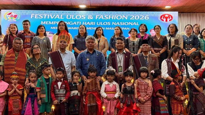 Festival Ulos dan Fashion 2026 Resmi Dibuka, Pemkab Taput Dorong Pengembangan Ekonomi Kreatif