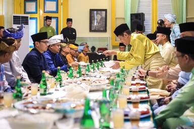 Upah-upah Kenduri Masyarakat Adat Medan, Bobby Nasution di Tepung Tawari