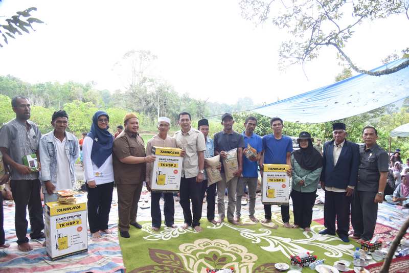 Bupati Tapsel Hadiri Penanaman Bibit Varietas Unggul Bersama Masyarakat di Kecamatan Sipirok