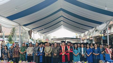Melalui Wisuda dan Koor Lansia, Bupati Taput Ajak Masyarakat Dukung Lansia Berkualitas